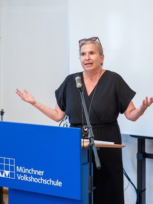 Stadträtin Julia Schönfeld-Knor in Vertretung des Oberbürgermeisters