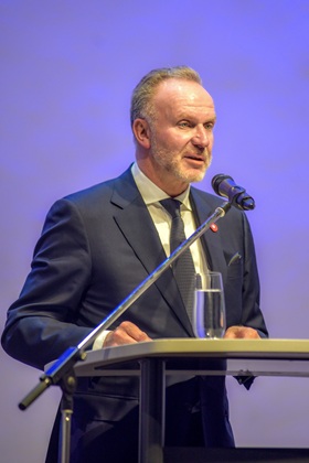 Karl-Heinz-Rummenigge, Initiator der Erinnerungszeichen für Hedwig und Hugo Railing