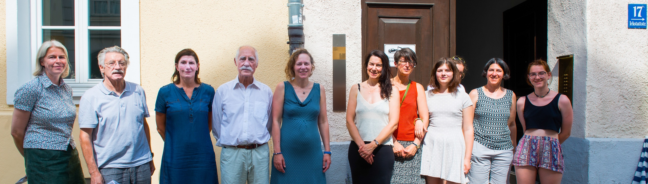 Group picture with the Memorial Sign for Hugo Daffner