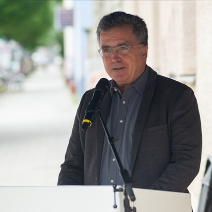 Gerhard Mayer, Leiter des Amtes für Wohnen und Migration der Landeshauptstadt München und Initiator des Erinnerungszeichens