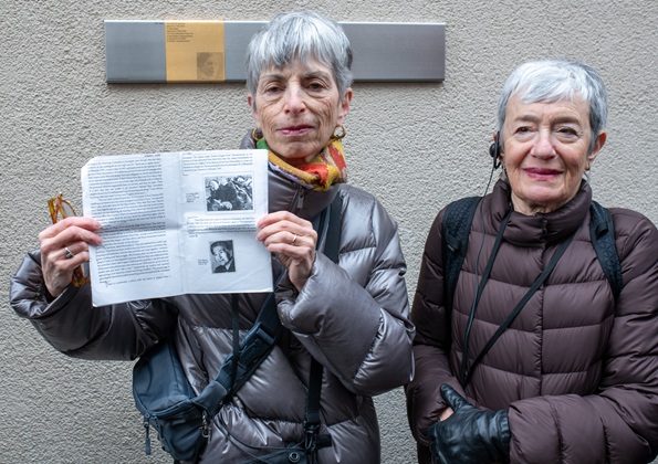 Naomi Karp und Ellen Kandell, Angehörige von Hermine Bernheimer