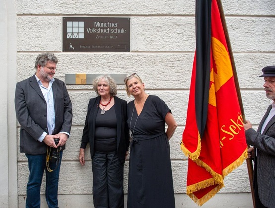 Angehörige von Hans Nimmerfall und Stadträtin Julia Schönfeld-Knor
