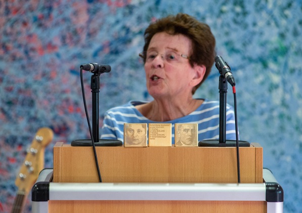 Edith Roemer, Angehörige und Initiatorin der Erinnerungszeichen