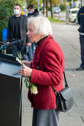 Angelika Landau, Initiatorin des Erinnerungszeichens für Elisabeth Baerlein