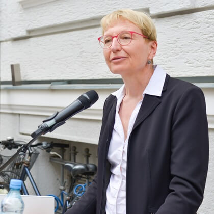Renate Klar, Leiterin des Fremdspracheninstituts der Landeshauptstadt München und Initiatorin des Erinnerungszeichens