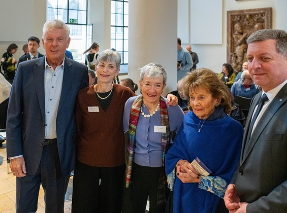 Oberbürgermeister Dieter Reiter, Naomi Karp und Ellen Kandell, Dr. h.c. mult. Charlotte Knobloch und Christian Bernreiter, Staatsminister für Wohnen, Bau und Verkehr