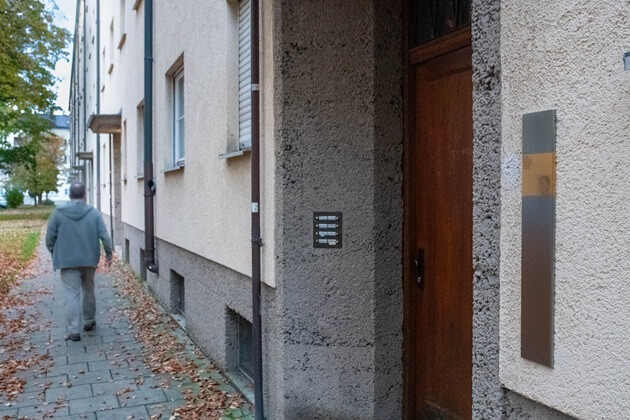 Das Erinnerungszeichen in der Rimstinger Straße 15