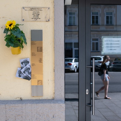 Erinnerungszeichen in der Herzogstraße 55
