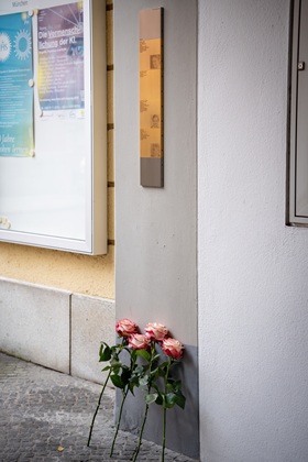 Erinnerungszeichen in der Kaulbachstraße 33