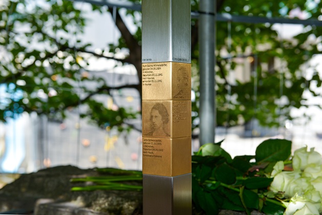 Erinnerungszeichen für Lotte Schwarzschild, Rita Stark und Ruth Wilmersdörfer