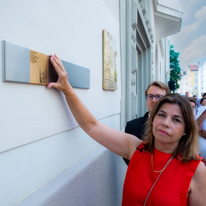 Marion Hirsch, Angehörige und Initiatorin des Erinnerungszeichens